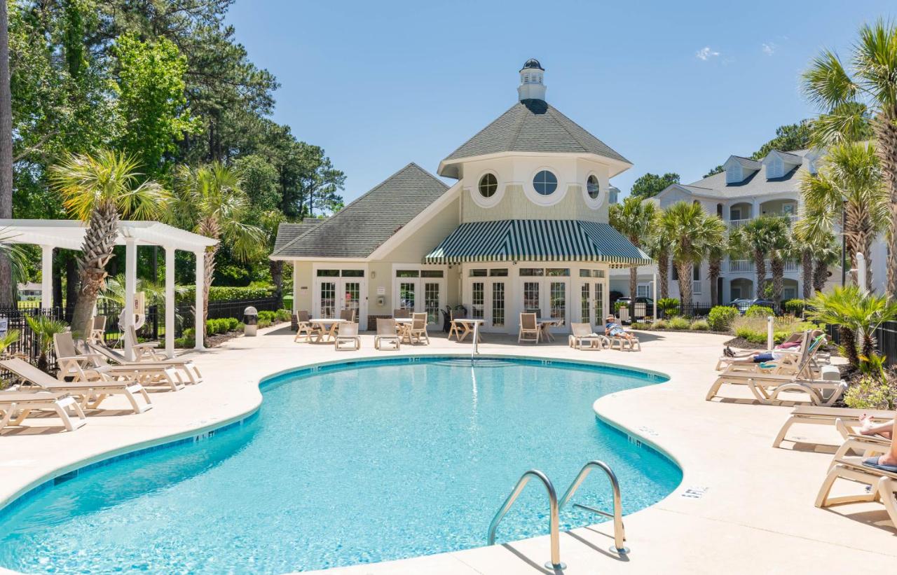 B&B Myrtle Beach - The Salty Fairway, Golf Course Condo with Resort Style Pool, 5 Miles from Beach, Fully updated - Bed and Breakfast Myrtle Beach