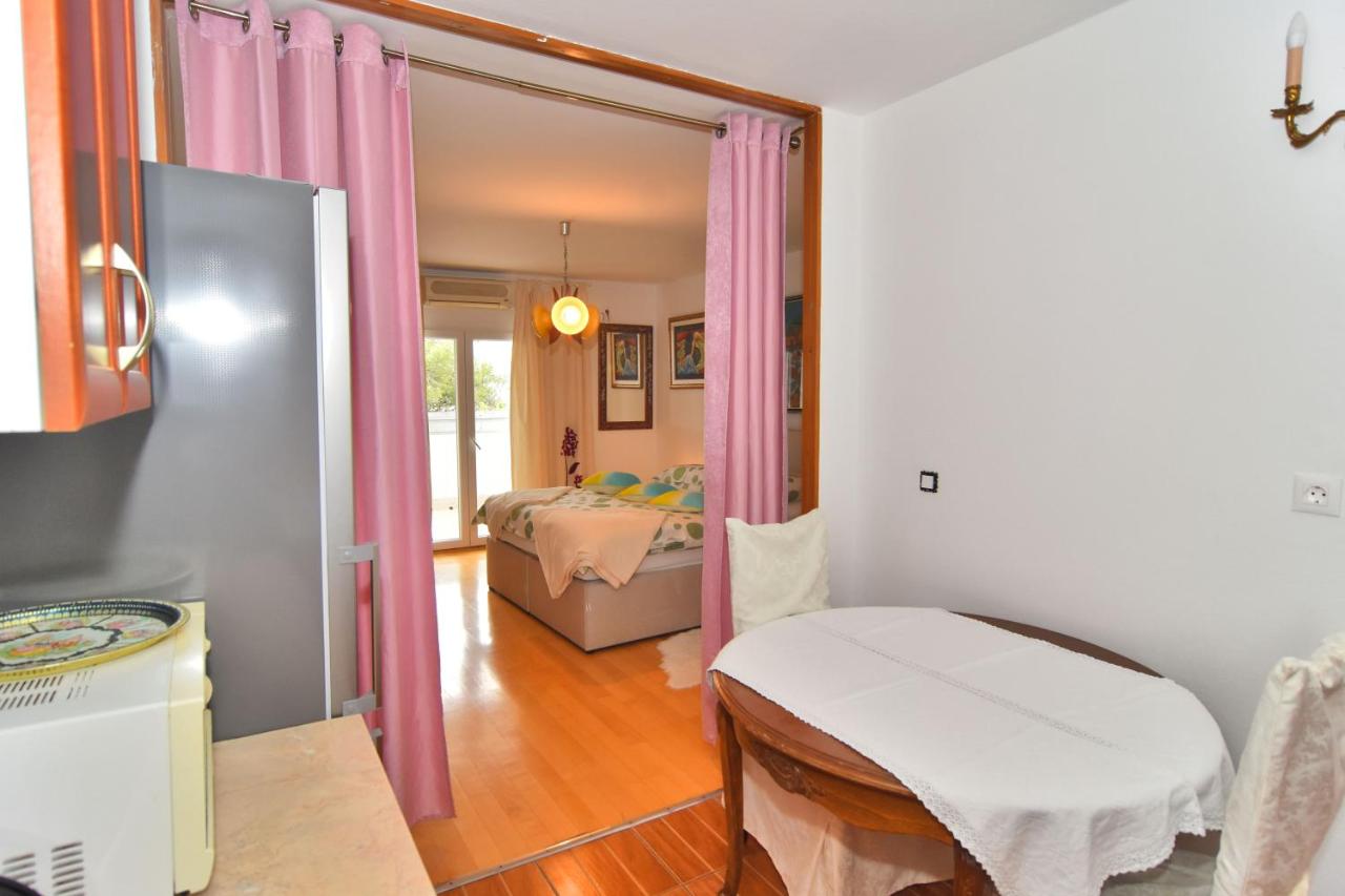 Studio Apartment with Balcony