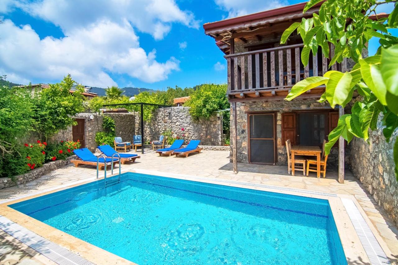 Havuzu korunaklı 2+1 taş villa - B&B Kınalı