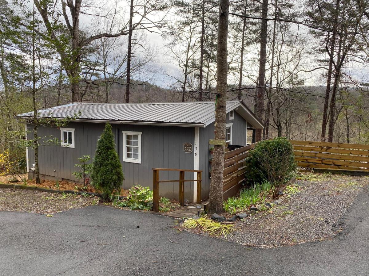 B&B Dahlonega - New Listing! Convenient Cottage - Hot Tub, 4 Minutes to Dahlonega - Bed and Breakfast Dahlonega