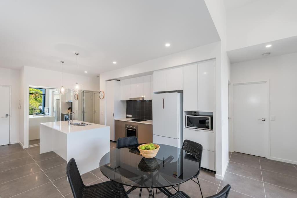 H6B - Round About Bulimba - B&B Brisbane