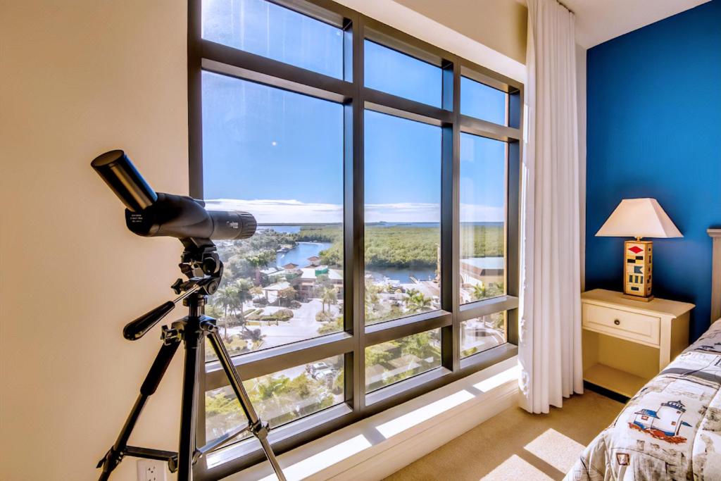 B&B Cape Coral - Vista Del Mar at Cape Harbour Marina, 10th Floor Luxury Condo, King Bed, Views! - Bed and Breakfast Cape Coral
