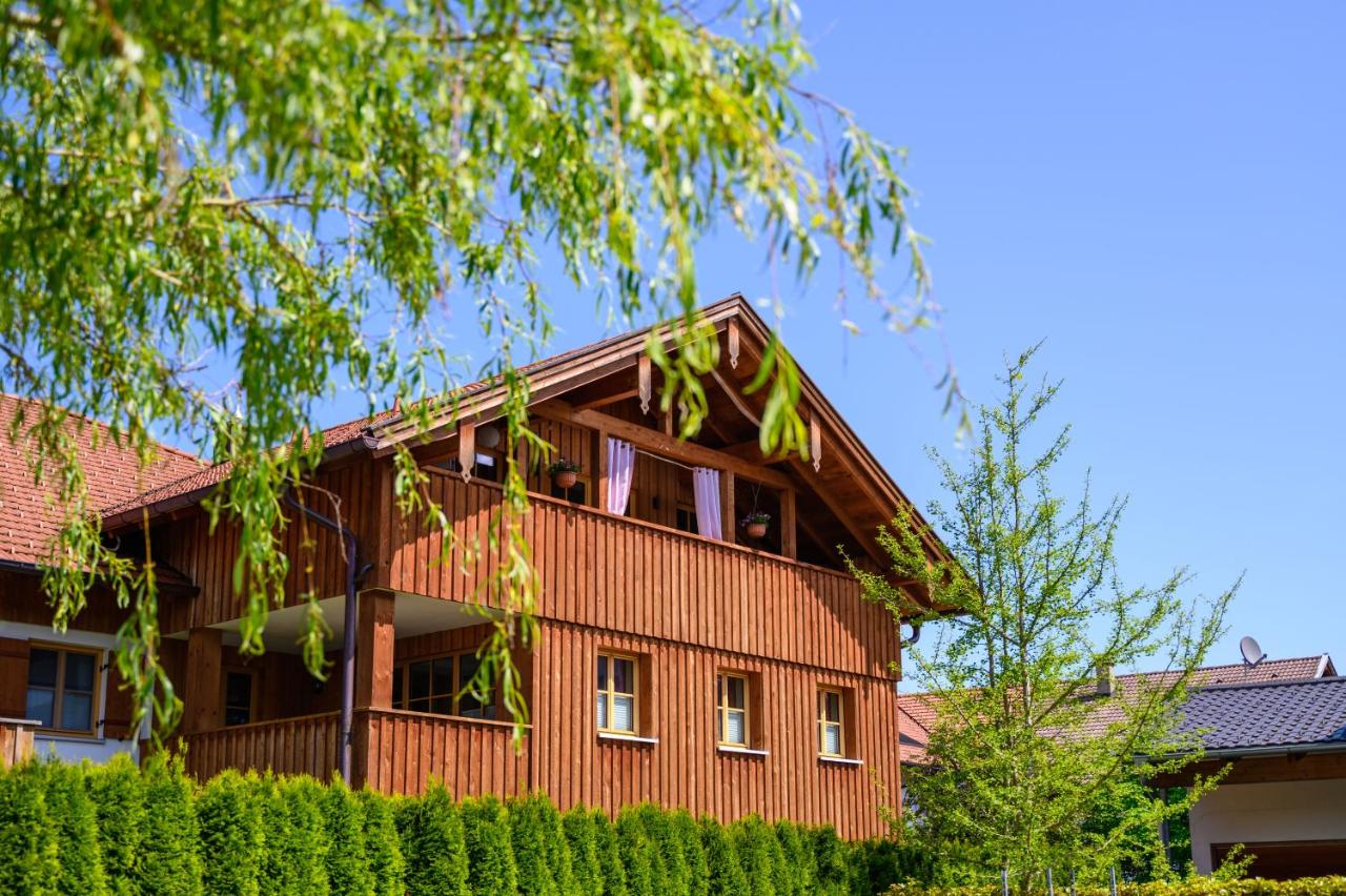 Apartment with Mountain View