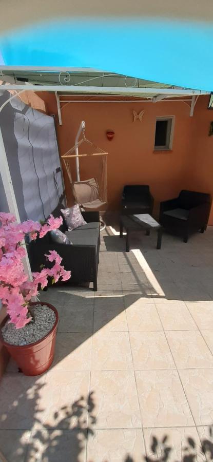 CHEZ VERO - CHAMBRE D'HÔTE PRIVEE CLIMATISEE -SALLE D'EAU INDIVIDUELLE - proche Cassis Calanque Ste Baume Marseille Le Castelet Agora - parking clos - jardin zen et ombragé - - Chambres d'hôtes Aubagne