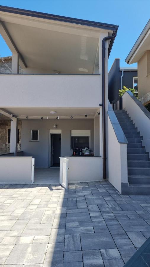 Apartman Moni - Ferienwohnung Vir
