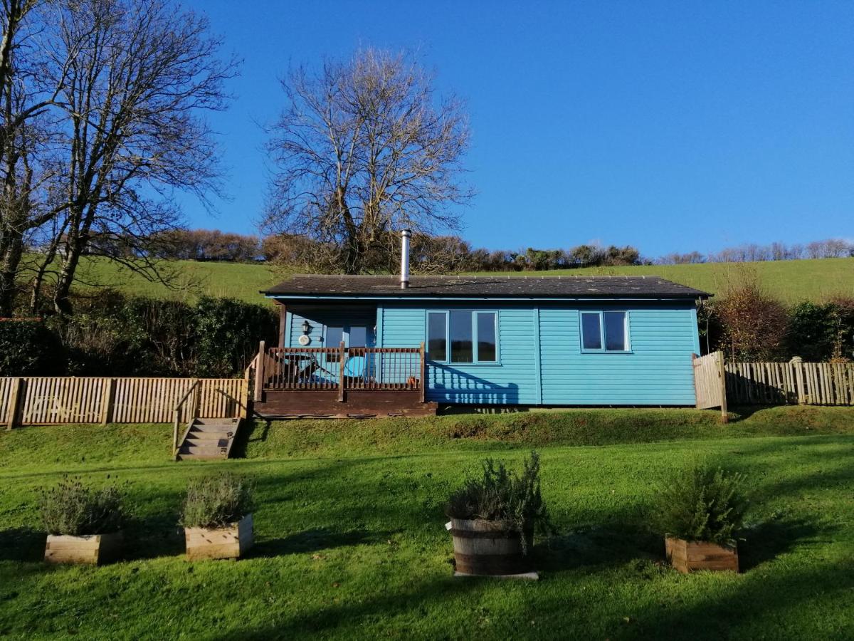 B&B Bigbury on Sea - Badgers Den, a beautiful log cabin in a secluded valley close to the beach - Bed and Breakfast Bigbury on Sea