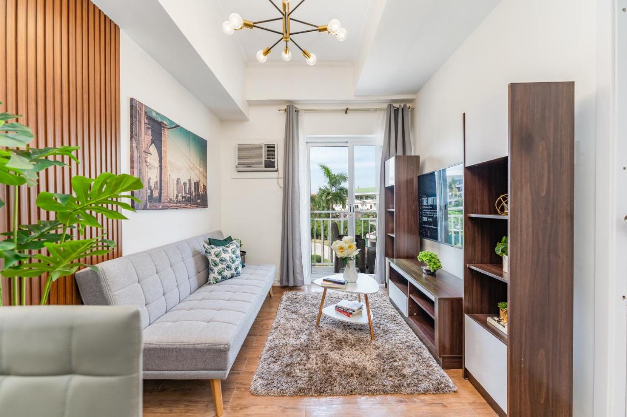 Amani 237, 3 Minutes to Airport, with Gym & Pool, Free Netflix, FAST WI-FI - B&B Pusok