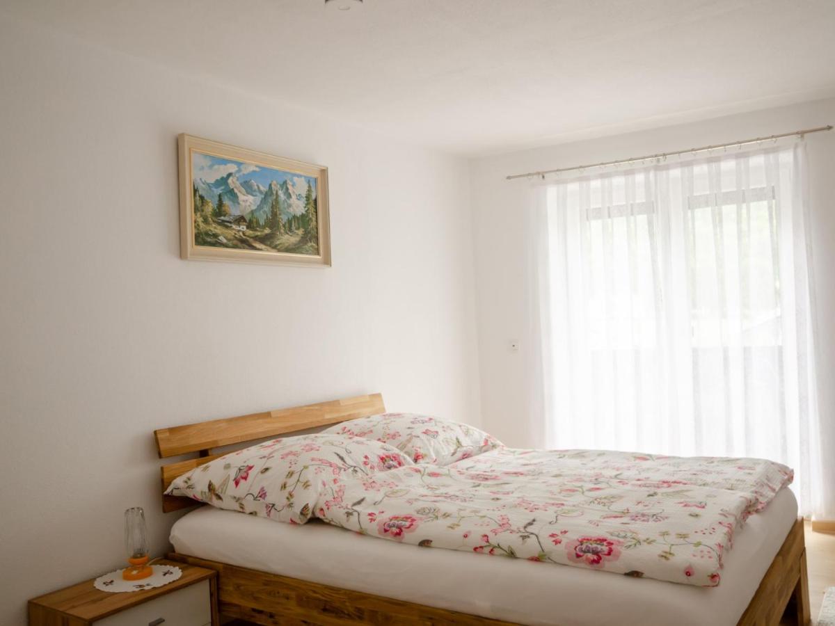 Apartment mit Balkon