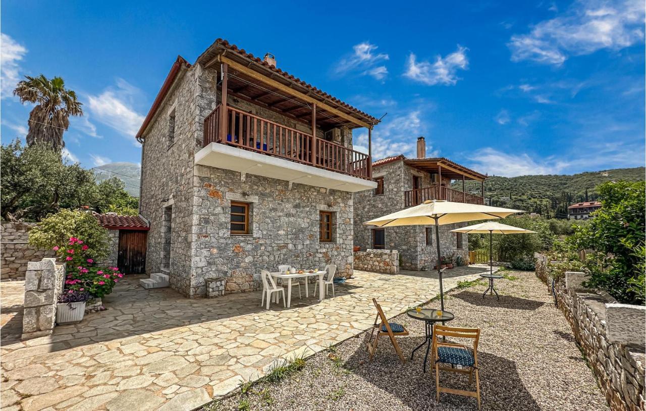 B&B Kotrónion - Awesome Home In Agios Dimitrios Mani With 2 Bedrooms And Wifi - Bed and Breakfast Kotrónion