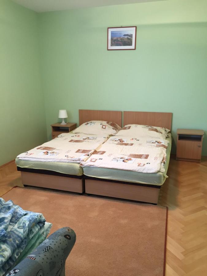 Künszler Apartmanház - B&B