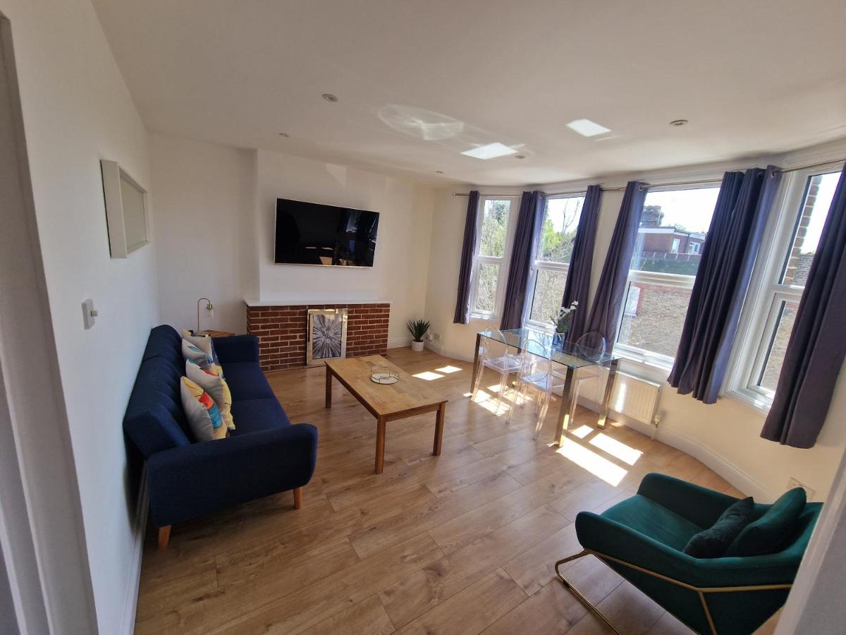 B&B Croydon - JB Stays 2 bedroom apartment Croydon - Bed and Breakfast Croydon