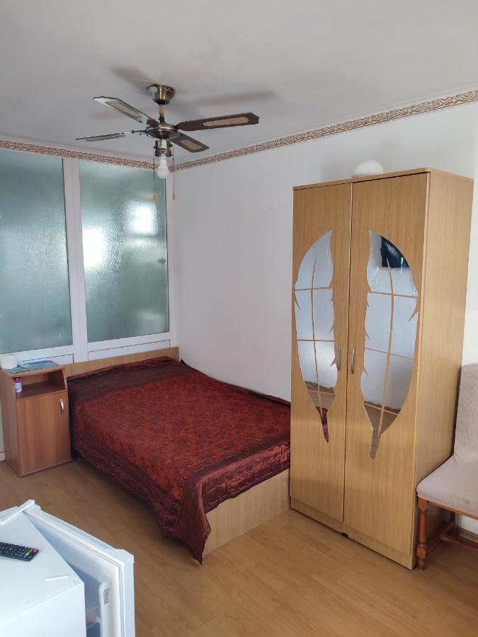 Hostel EMY Camere cu baie proprie aproape de plaja 3 Papuci - B&B