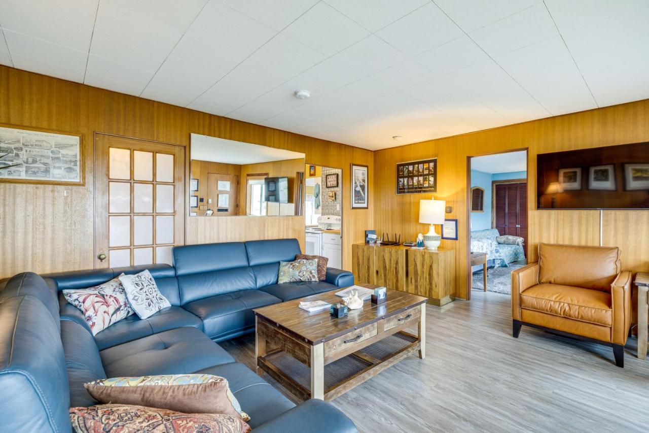 Beachfront Cottage on Seaside Promenade with Hot Tub - Ferienwohnung