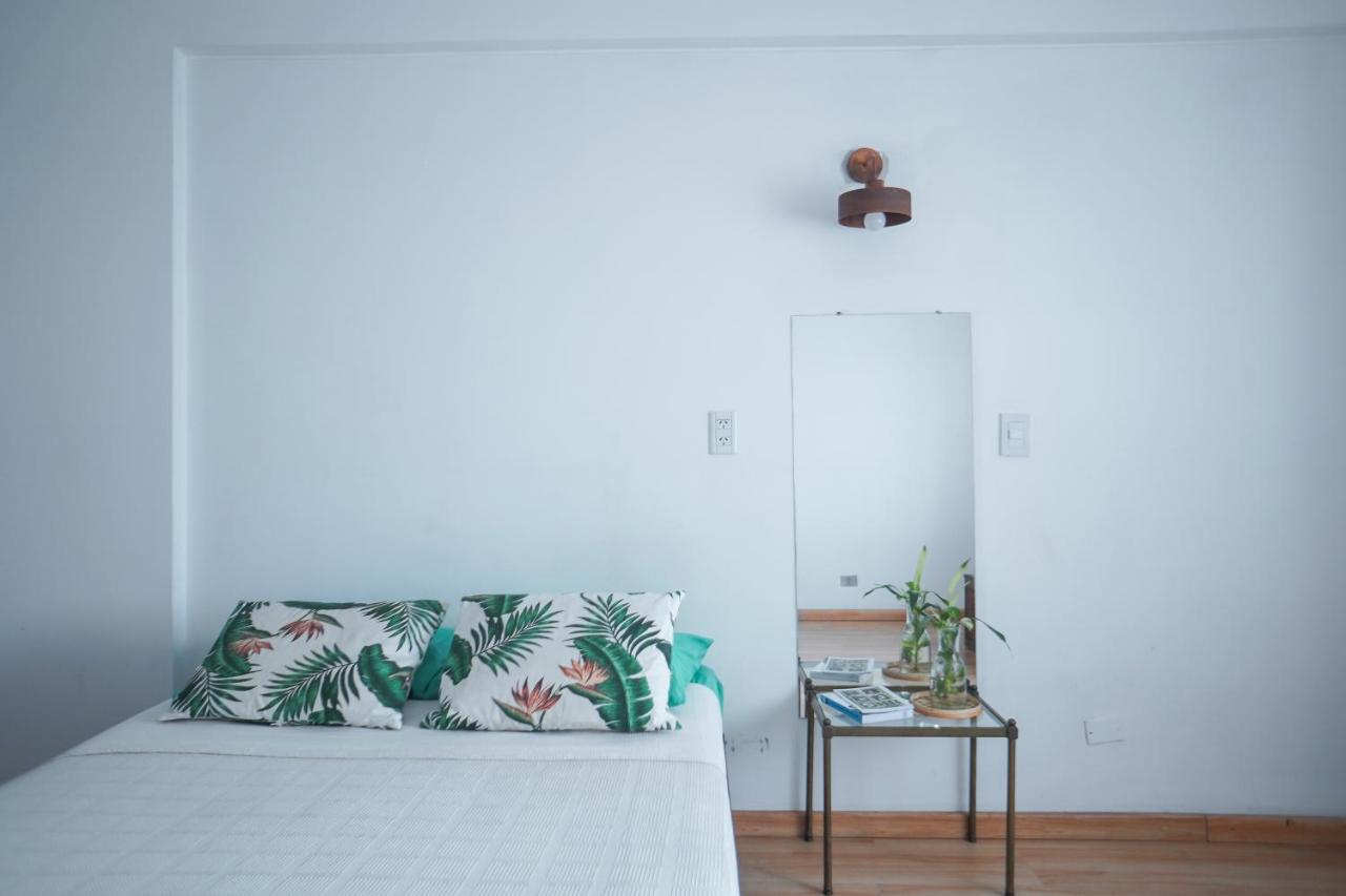Kamer met Queensize Bed en Gedeelde Badkamer