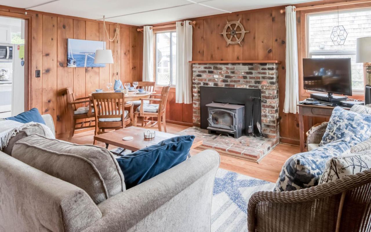 Cute Manzanita Beach House MCA 749 - Meredith Lodging - B&B Manzanita