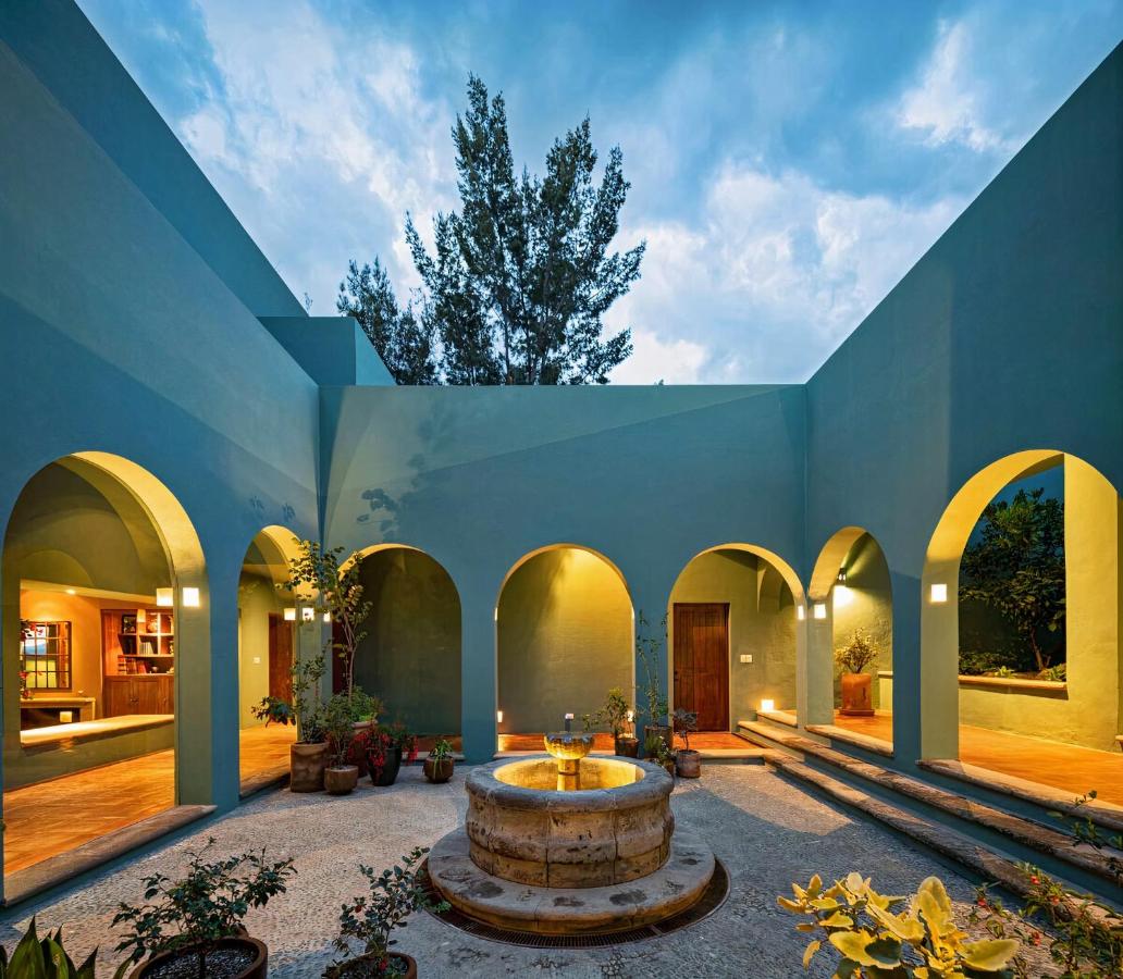 HOLT Balcones Guesthouse - King Bed Room - Bed and Breakfast San Miguel de Allende