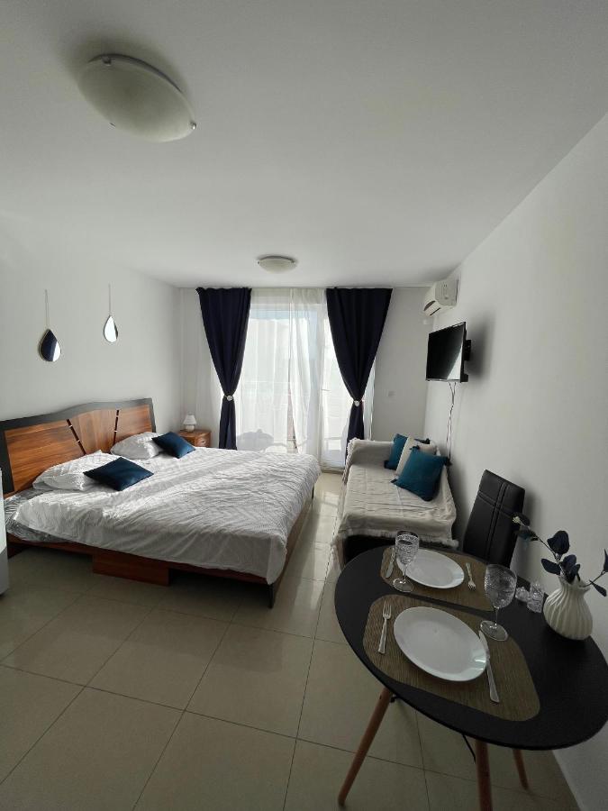 King Studio with Sofa Bed