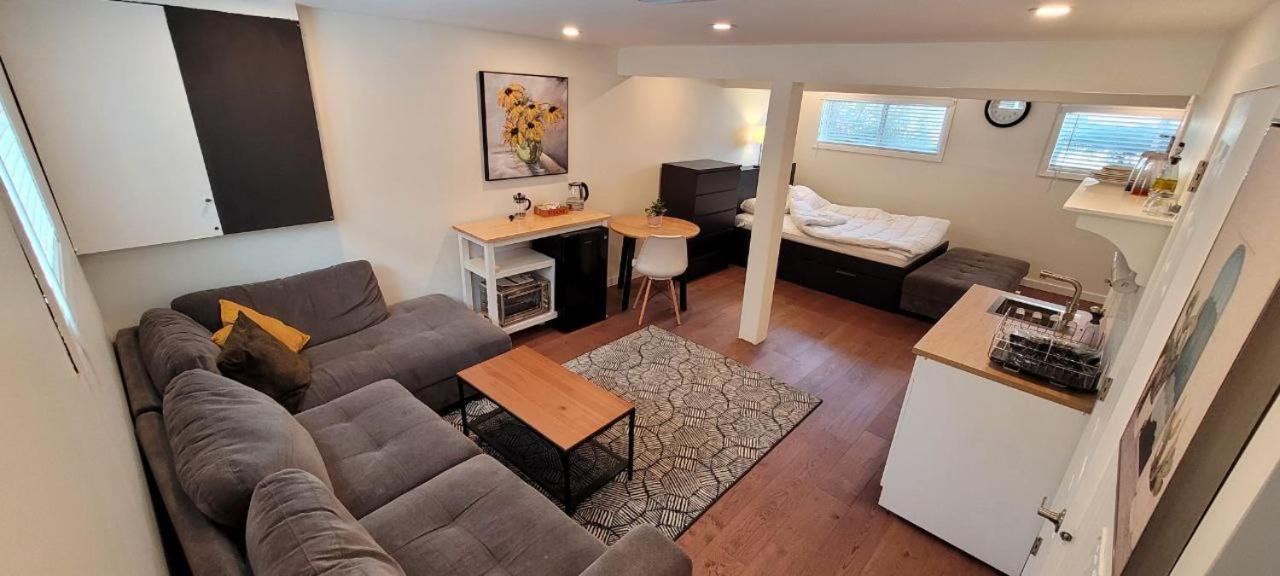 B&B Calgary - Private Studio Apartment House - Bed and Breakfast Calgary