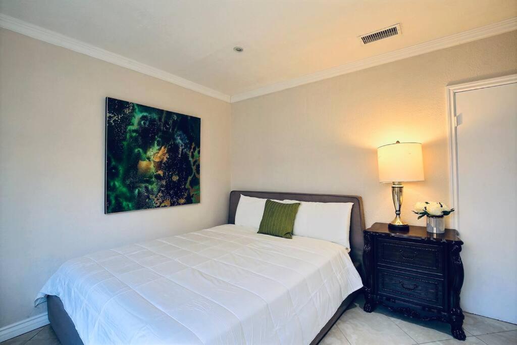 5B3B Villa Near Disneyland, Beach，Golf Course - Chambres d'hôtes Santa Ana