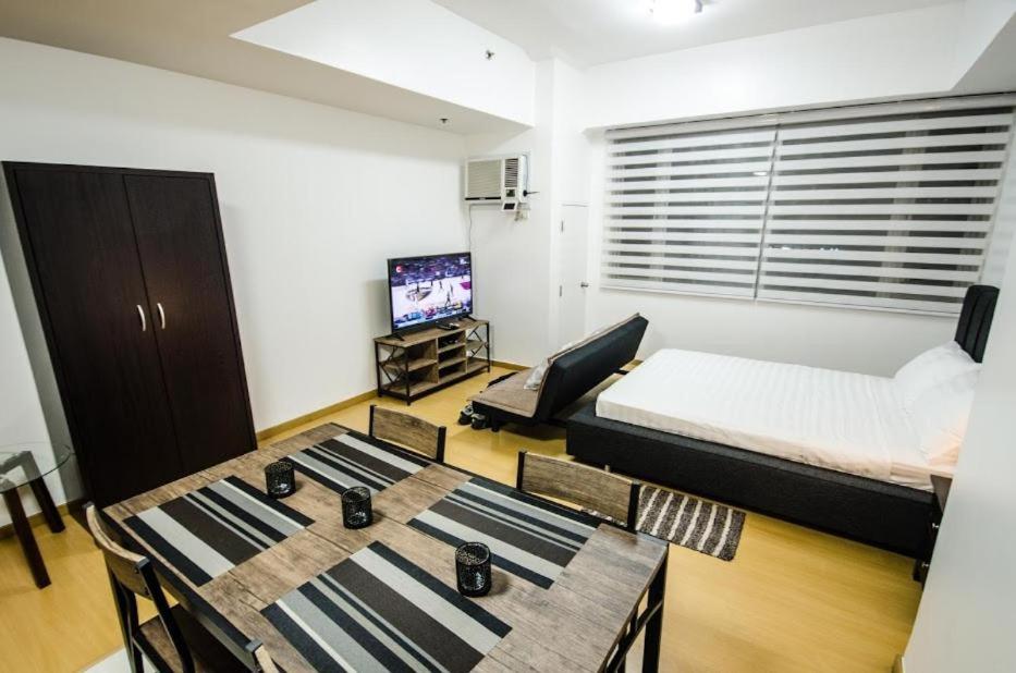 Studio with Sofa Bed