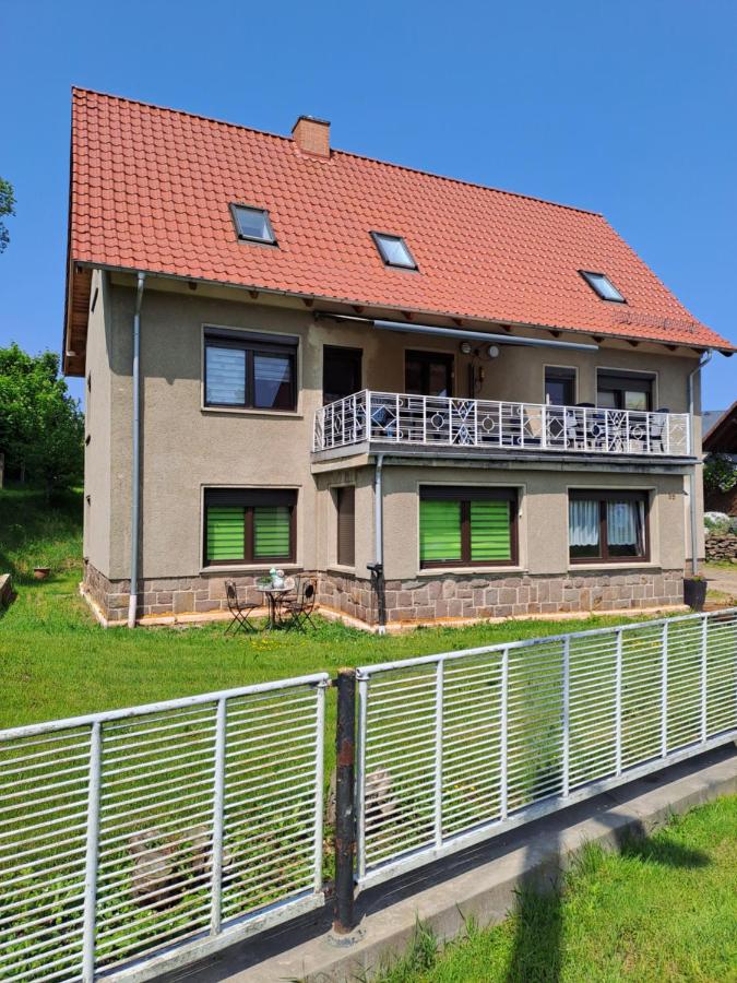 Monteur- und Ferienwohnung in Hainichen - Obergeschoss oder Dachgeschoss - Familie Weber - B&B