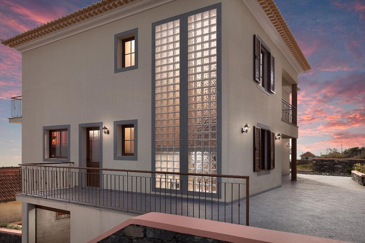 KING´S HOUSE (Sea View and Indoor BBQ) - Chambres d’hôtes Estreito da Calheta