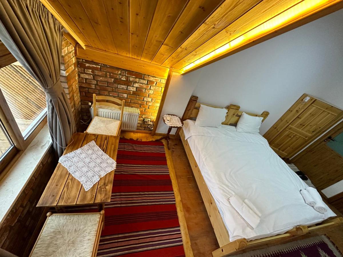 Double or Twin Room with Mountain View