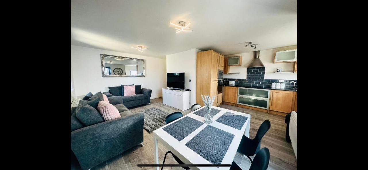 B&B Swansea - 2bed luxury modern apartment - Bed and Breakfast Swansea