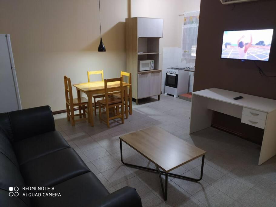 106 Apartamento moderno, en pleno centro, cerca de todo - B&B Ciudad del Este