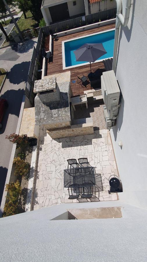 Apartments Meštrović with heated swiming pool- near Split - B&B