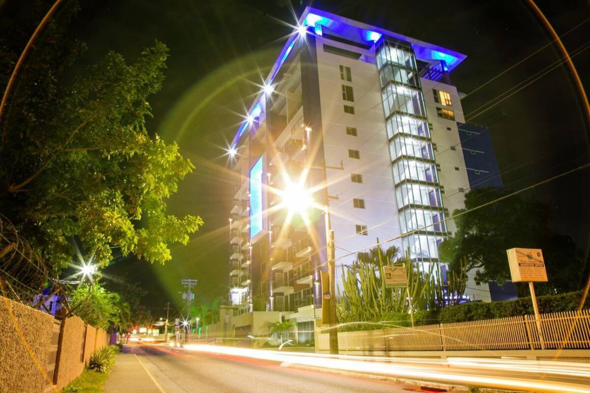 City Central Apartment in Kingston fully AC with Pool - Ferienwohnung Kingston