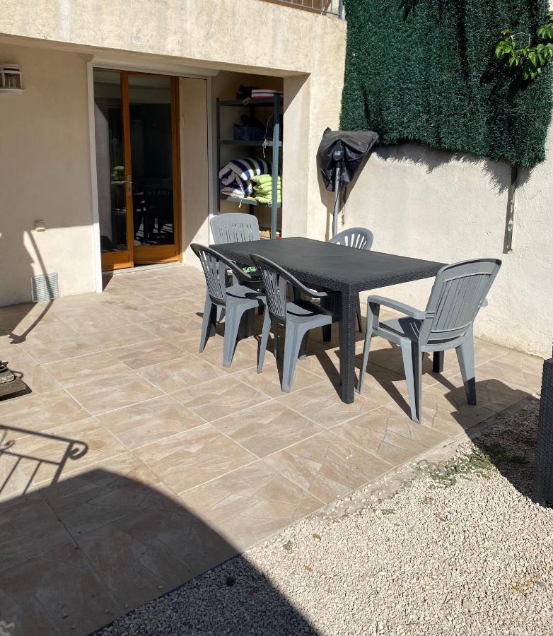 B&B Cuges-les-Pins - Ravissant studio au centre ville de Cuges les Pin proche Marseille, Aix, Toulon, plages - Bed and Breakfast Cuges-les-Pins