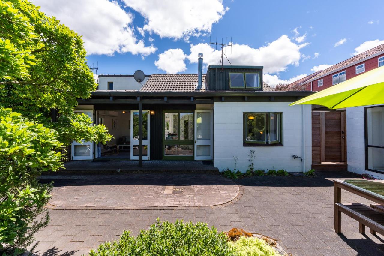 Elegant Townhouse - B&B Taupo