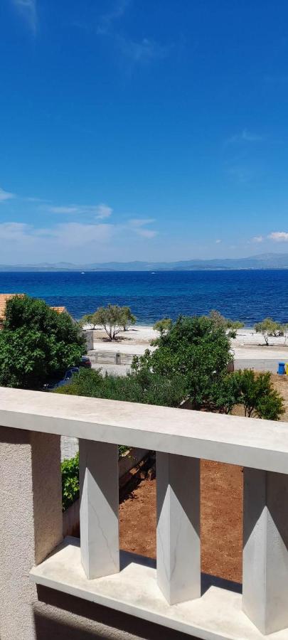 B&B Mirce - Apartments Zvonimir,place by the sea - Bed and Breakfast Mirce