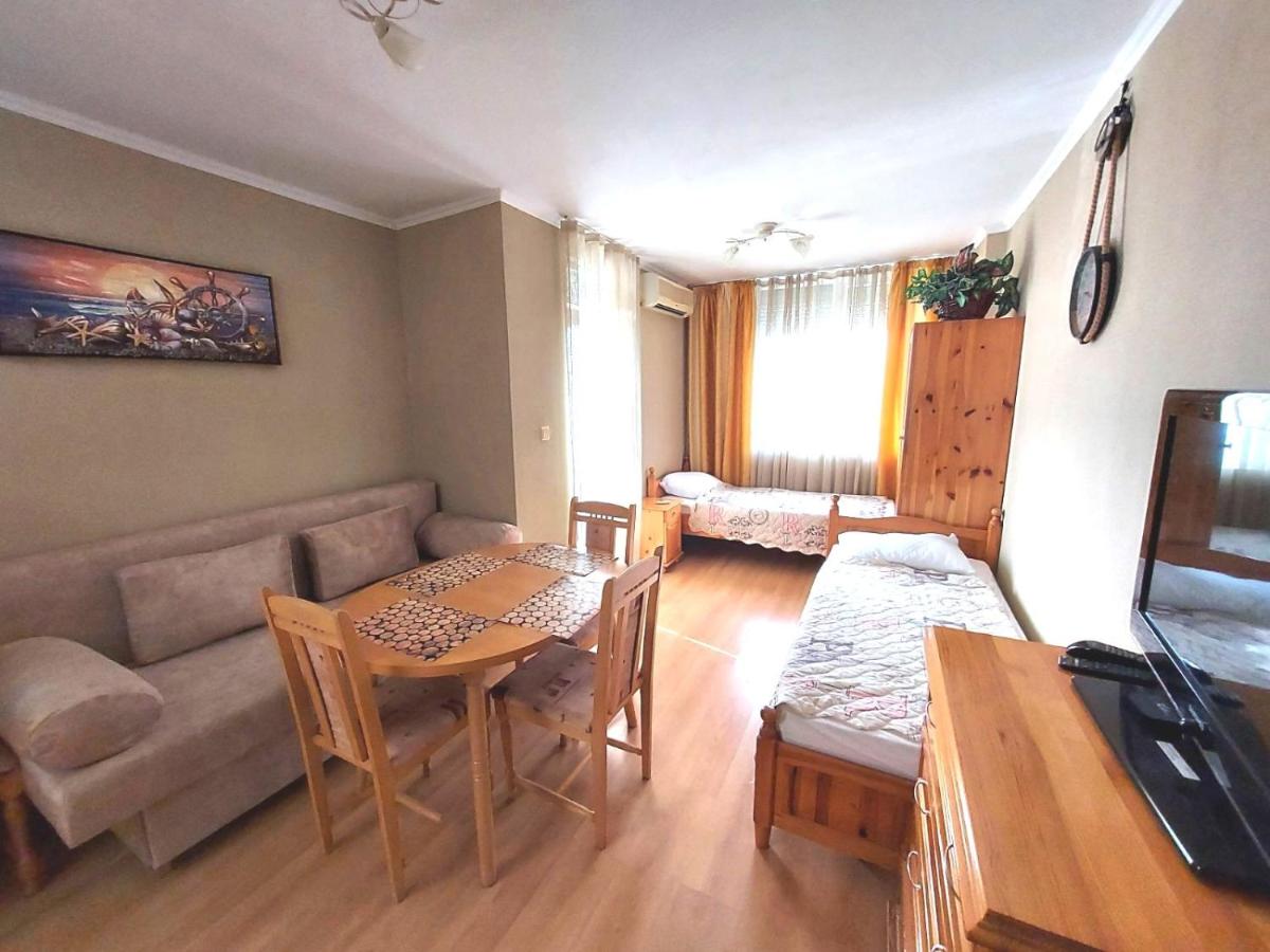 Апартамент Кънтри-Лариса - B&B Pomorie