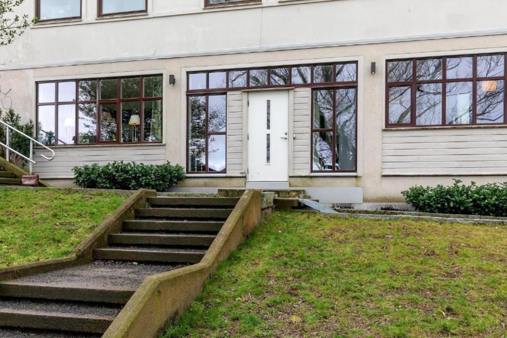 Stylish apartment with beautiful views of the river, beach nearby - Chambres d'hôtes Kristiansand