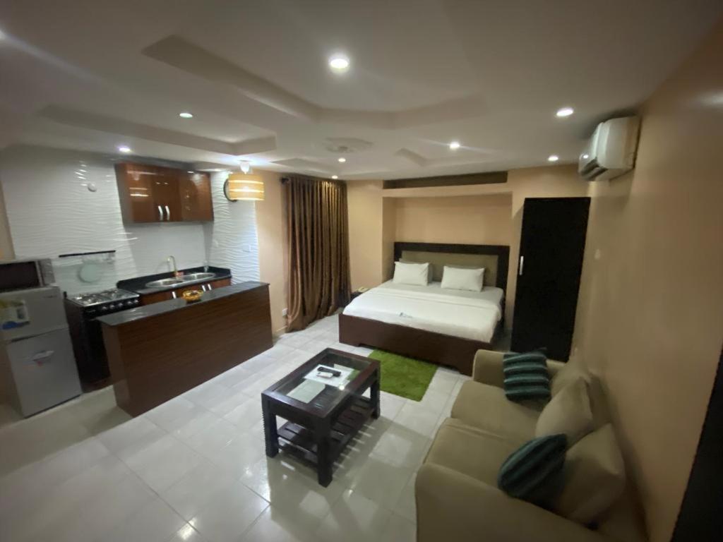 B&B Lagos - Studio B, (Studio Apartment) Hillside Gardens - Bed and Breakfast Lagos