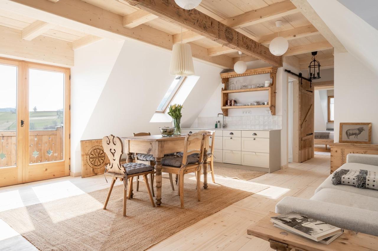 Apartment with Mountain View