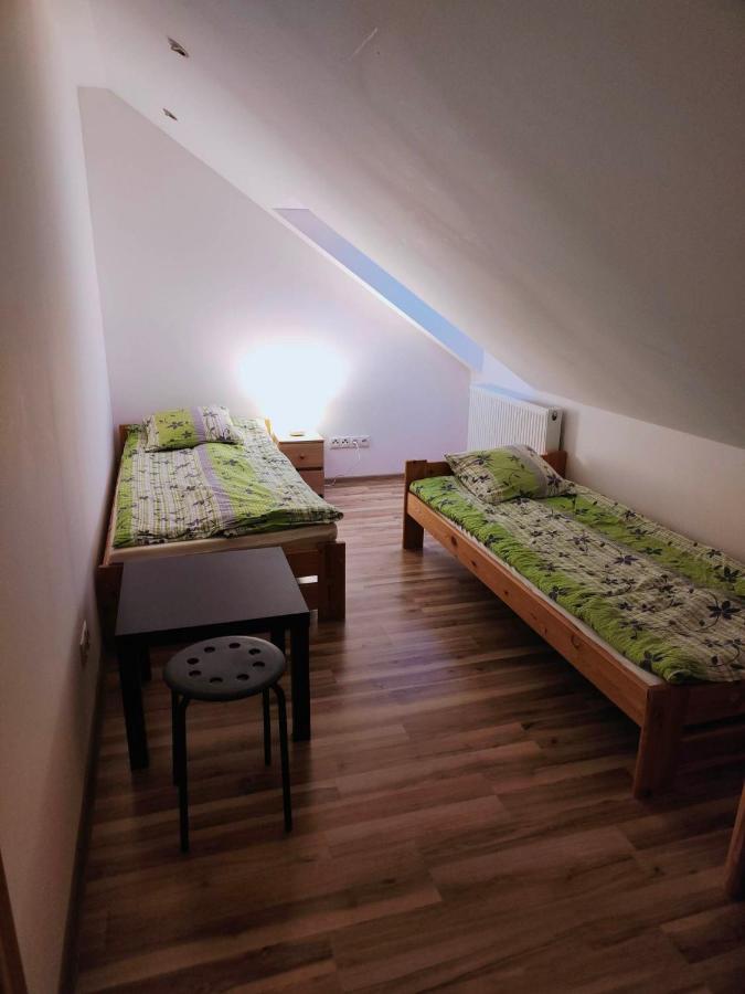 Driepersoonskamer met Eigen Externe Badkamer