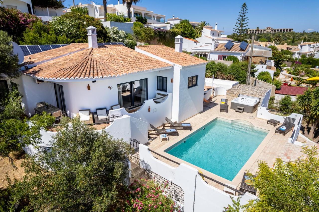 B&B Senhora da Luz - CoolHouses Algarve, Luz, 3 Bed villa, 1 bed studio, heated pool & jacuzzi, sea views, Casa Pequena - Bed and Breakfast Senhora da Luz