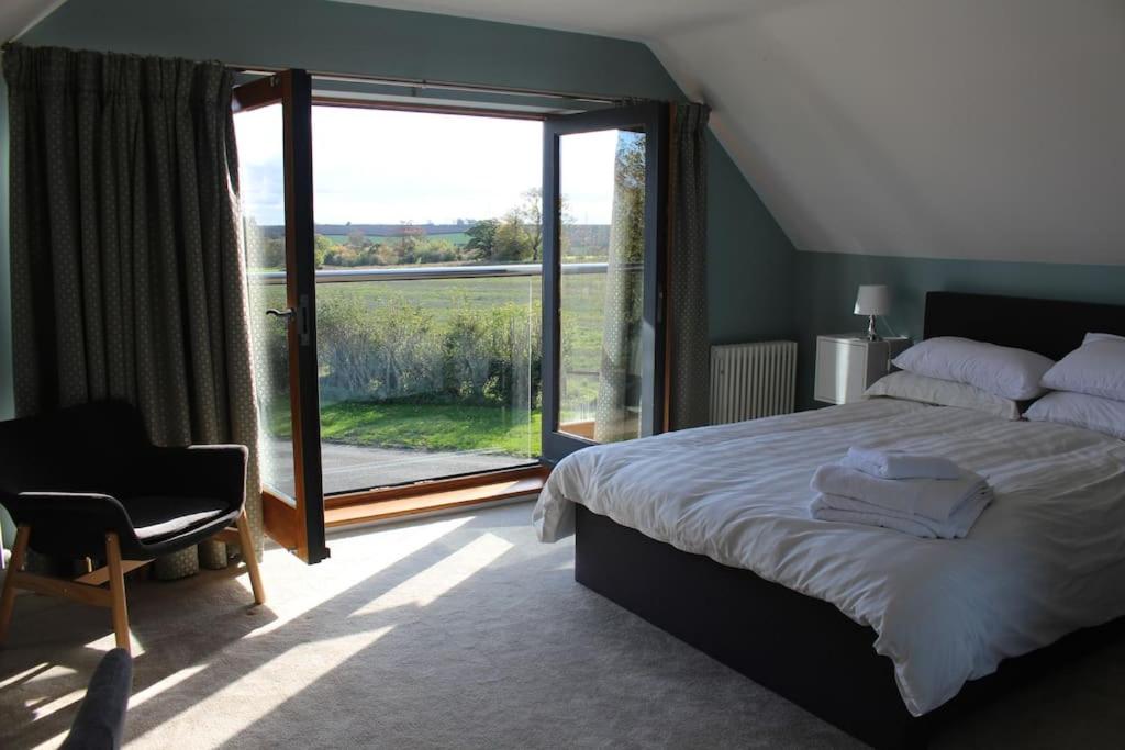 B&B Wilby - Boutique double room with country village views - Bed and Breakfast Wilby