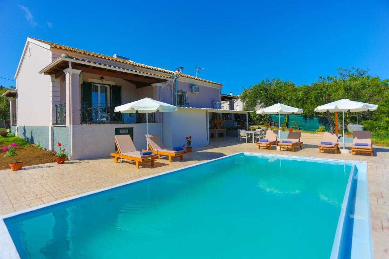 Villa ChrisDina - B&B