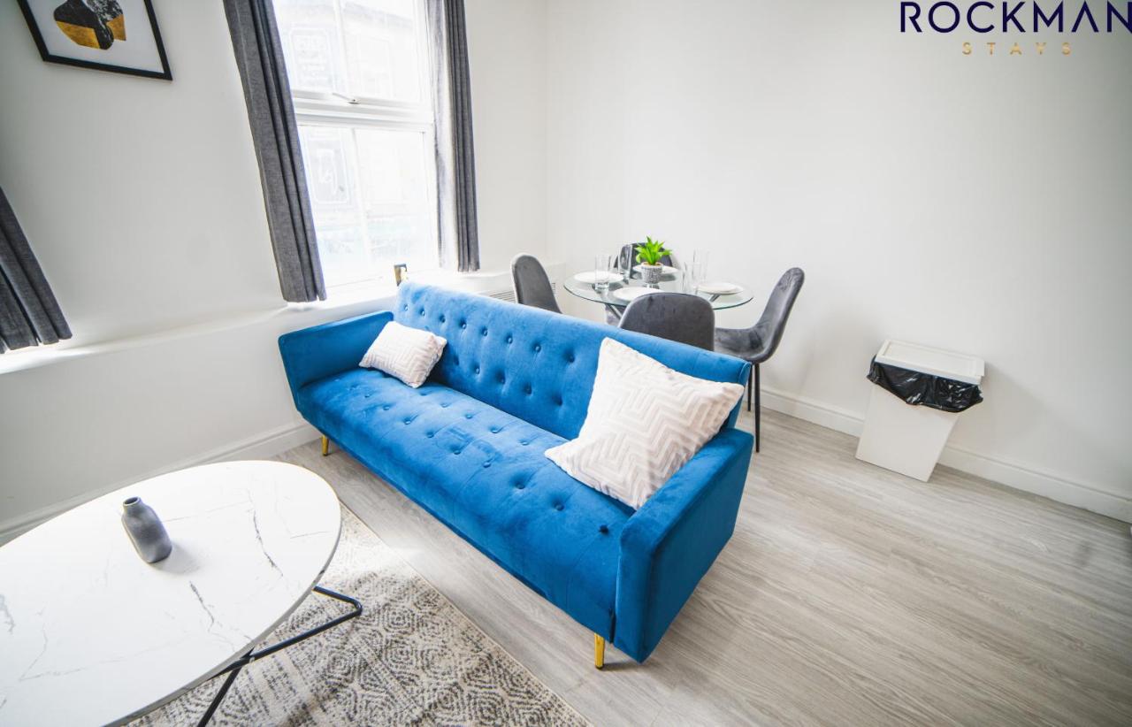 B&B Southend-on-Sea - Stylish Apartment in the Heart of Southend on Sea by Rockman Stays - Apartment B - Bed and Breakfast Southend-on-Sea