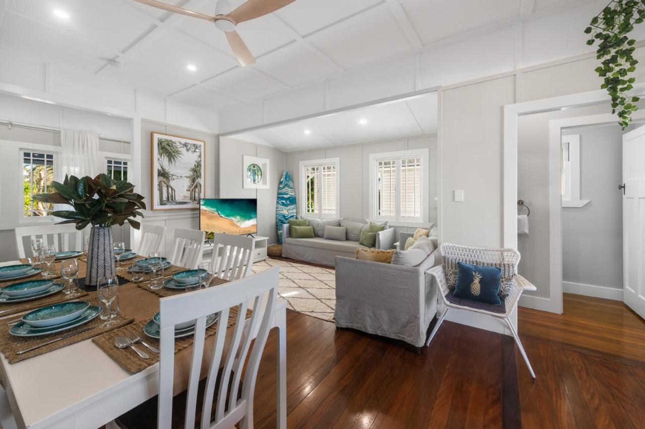 Stunning 4 Bedroom Beach House - Dicky Beach Original - B&B Caloundra