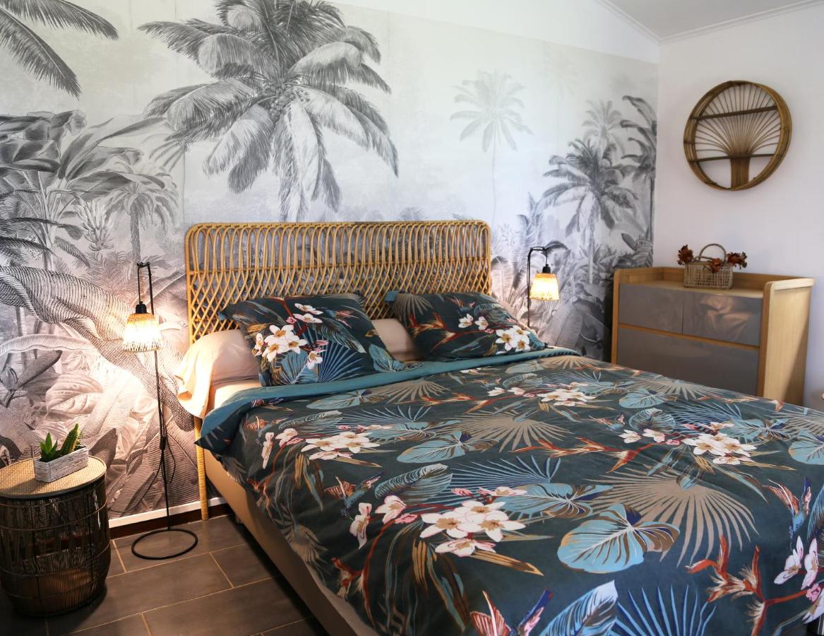 Kamer met Queensize Bed en Uitzicht op Zee