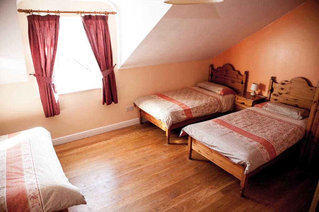 Quadruple Room with Private Bathroom