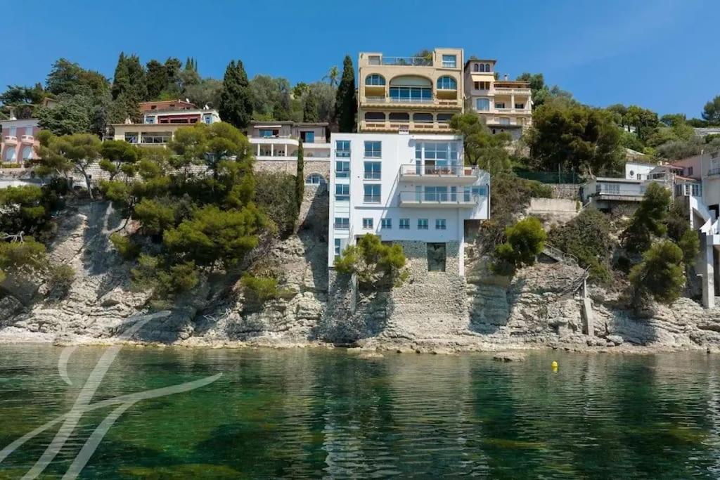 Cap-Ferrat Waterfront Villa-Private Sea Access - Chambres d'hôtes Saint-Jean-Cap-Ferrat