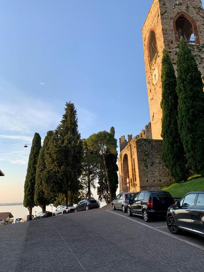 Moniga Castle Apartment - B&B Menago