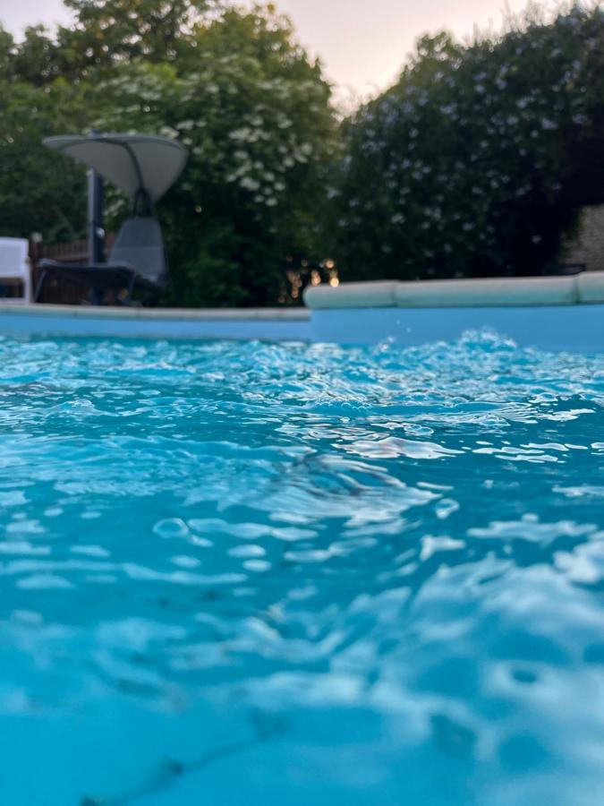 La Colline de Tilleul - Les Deux Puits - Cosy Cottage with swimming pool near Aubeterre - B&B