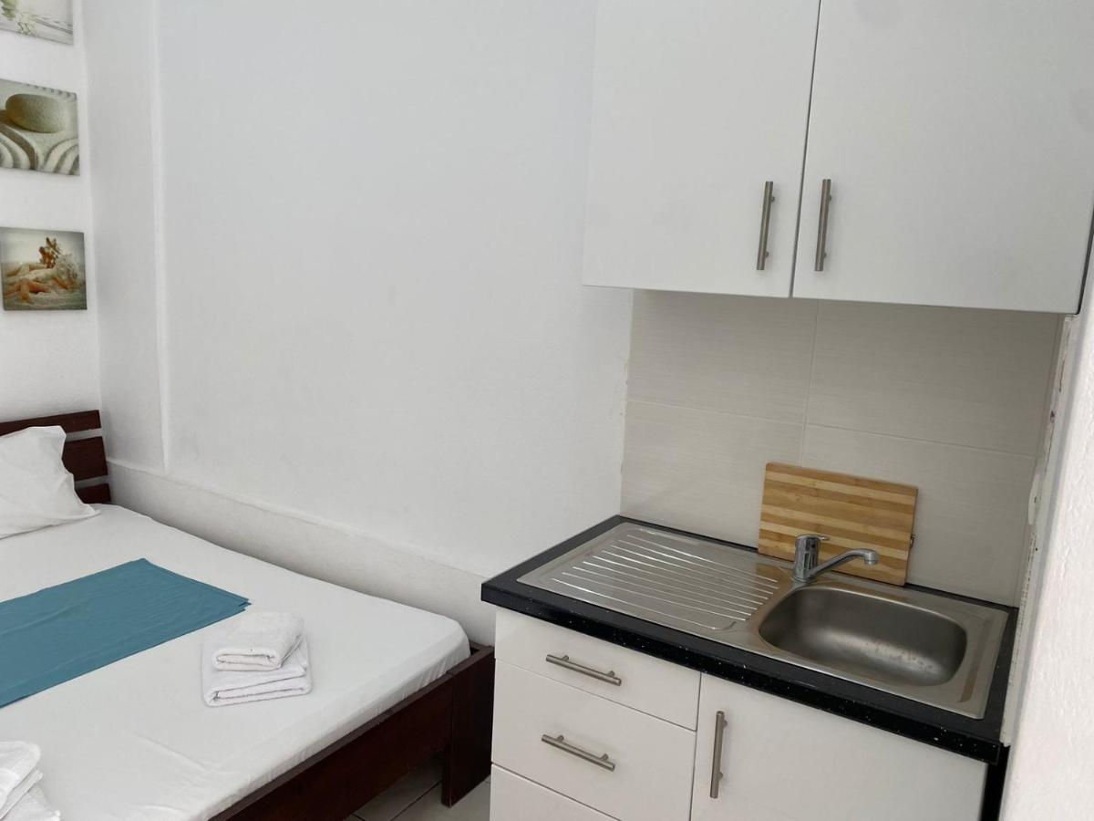 Studio (4 Adults)